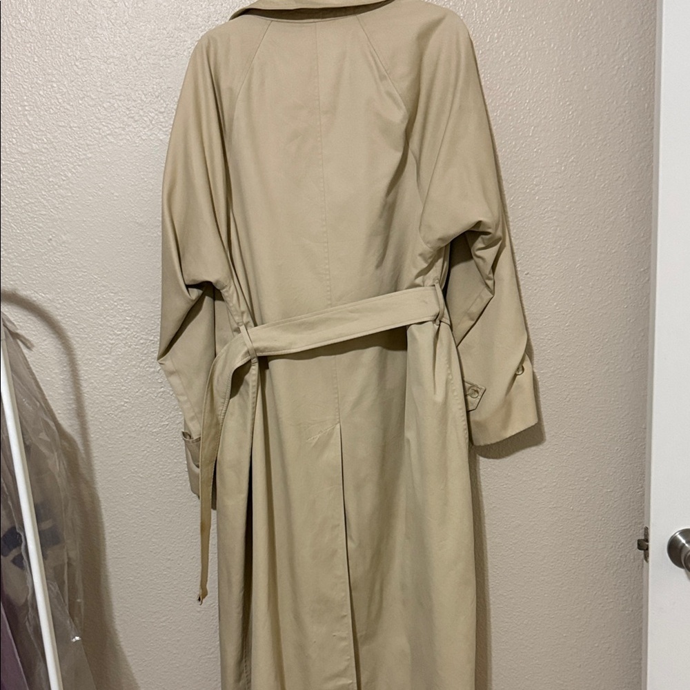 Burberry Classic Tan Trench Coat for Men - Picture 6 of 10
